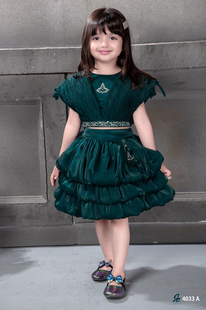 Emerald Green Layered Party Dress for Girls – Short Puffy Gown with Embellished Belt